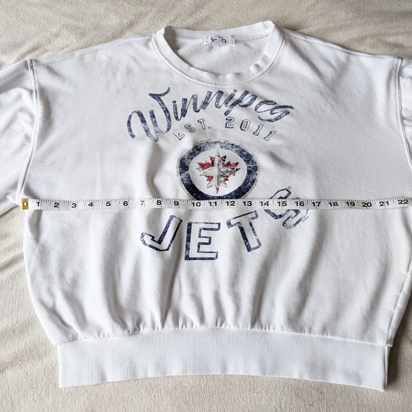 TOUCH Alyssa Milano Winnipeg Jets Crop Sweatshirt - Picture 6 of 7